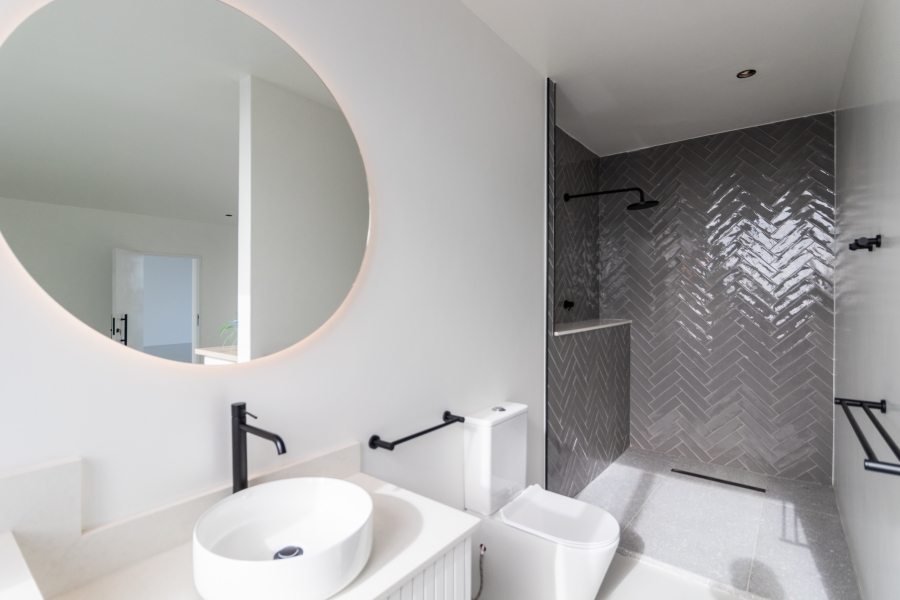 6 Bedroom Property for Sale in Yzerfontein Western Cape